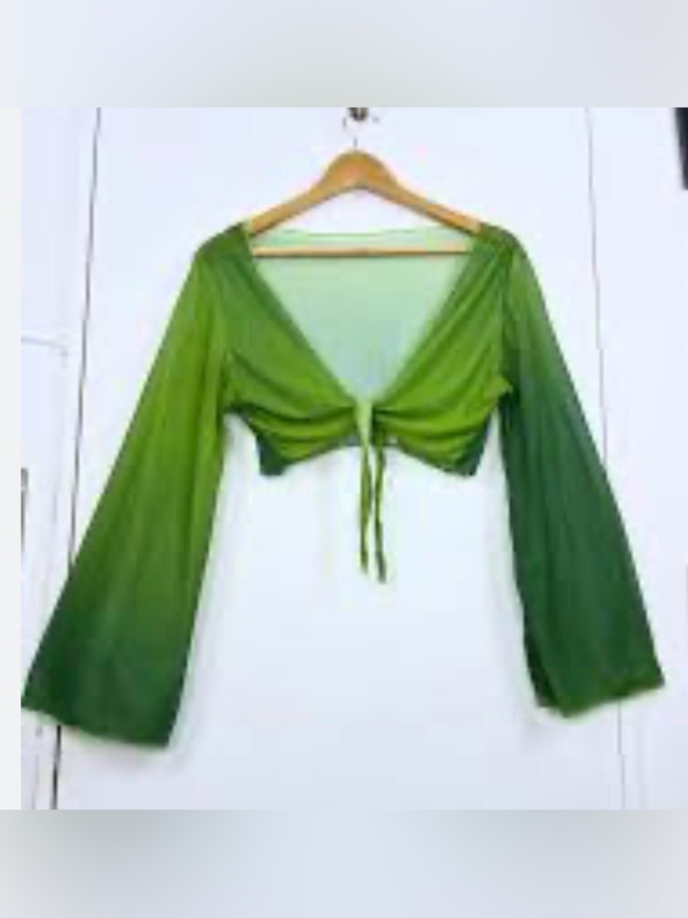 🌸. Green Tie-Front Long Sleeve Crop Top